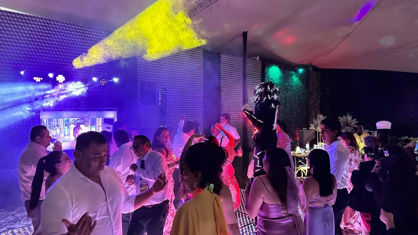 Iluminación de colores en evento social